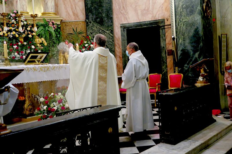 Celebration de la messe anticipee par le Pere Alain Vaillancourt