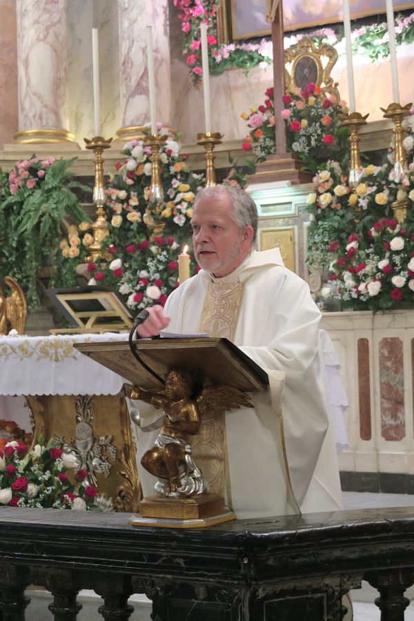 Le Pere Alain celebrant lOffice du Transitus Sanctae Ritae