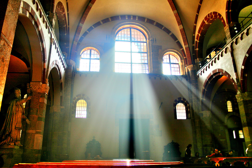 eglise interieur lumiere
