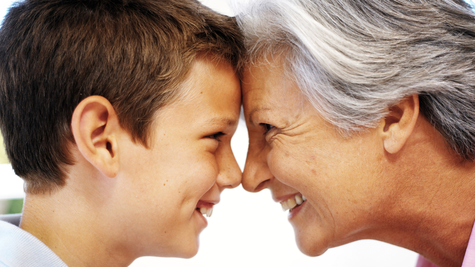 grand mere et petit fils