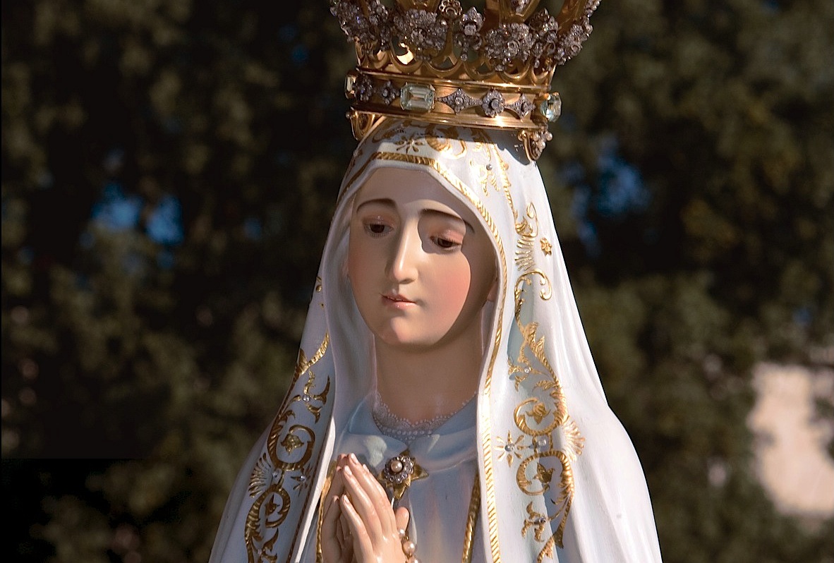 notre dame de fatima statue