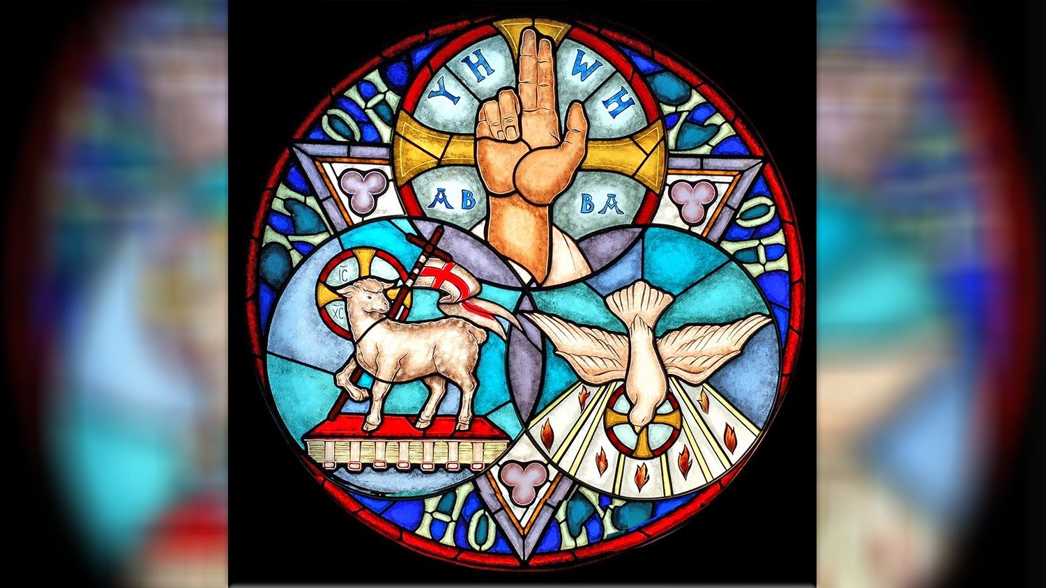 sainte trinite vitrail symboles